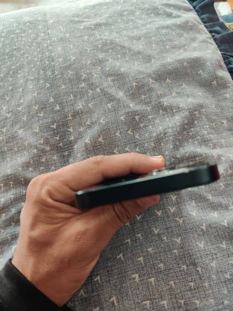 Apple iPhone 13 7