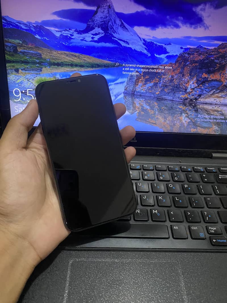 Apple iPhone X 4