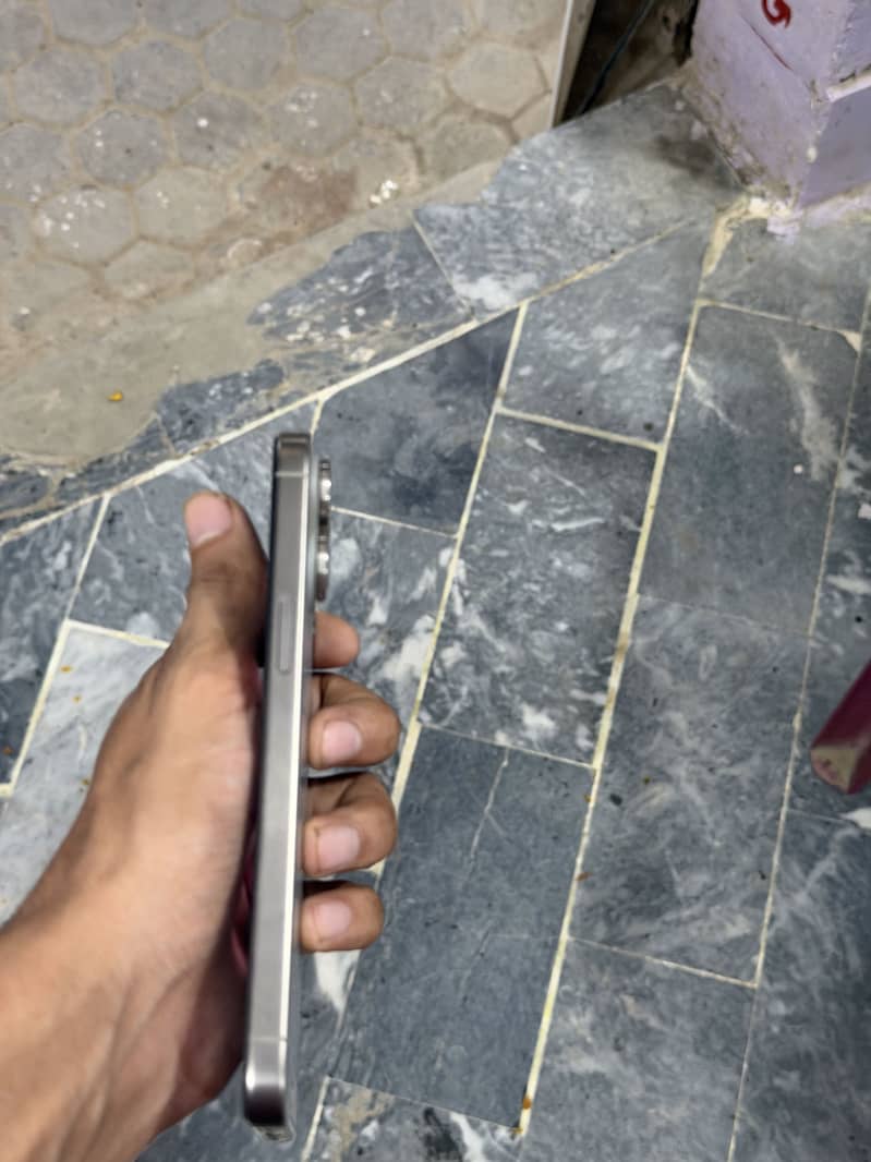 Apple iPhone 15 Pro Max 2