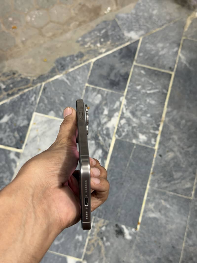 Apple iPhone 15 Pro Max 5