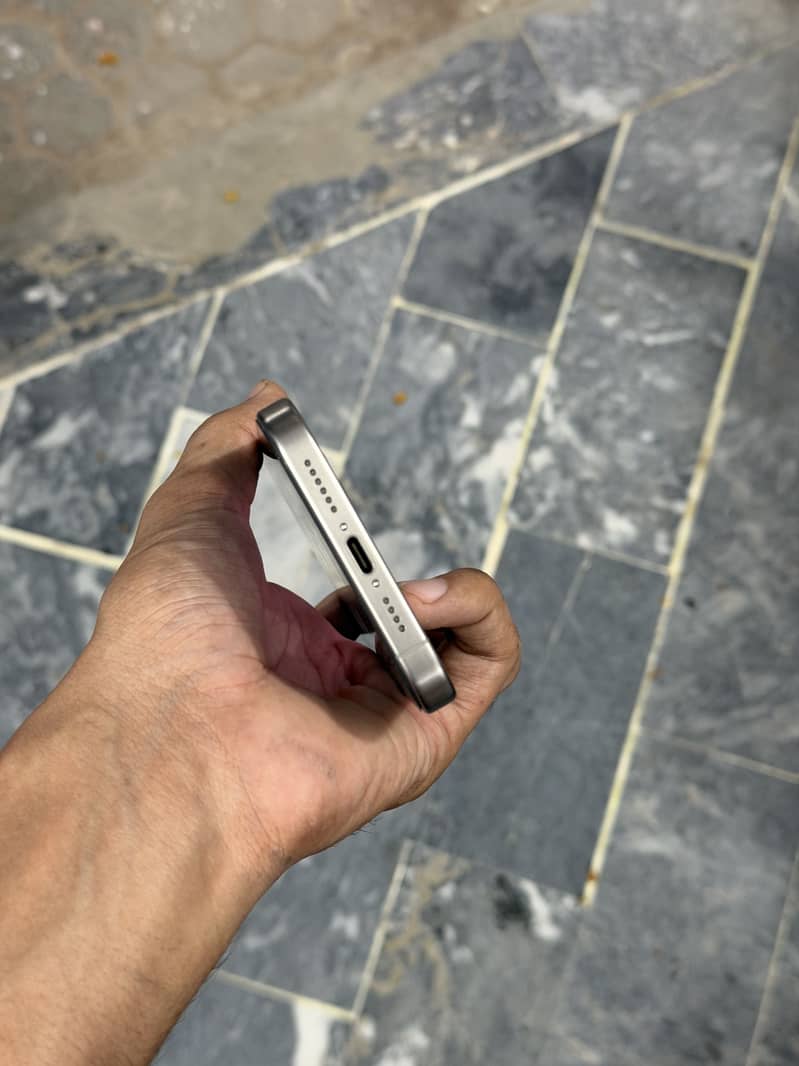 Apple iPhone 15 Pro Max 6