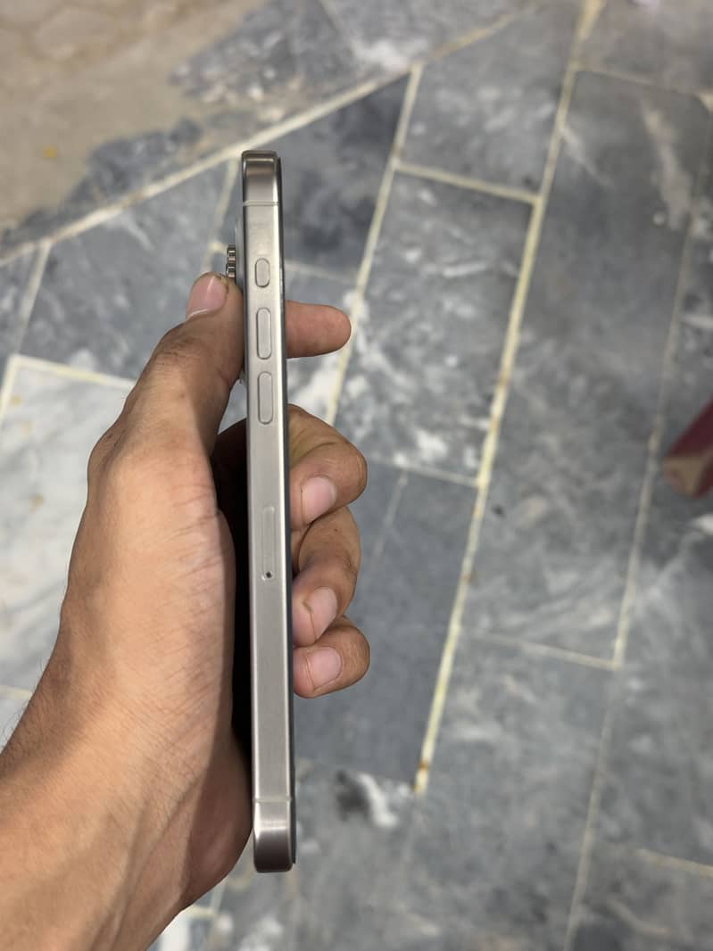 Apple iPhone 15 Pro Max 8