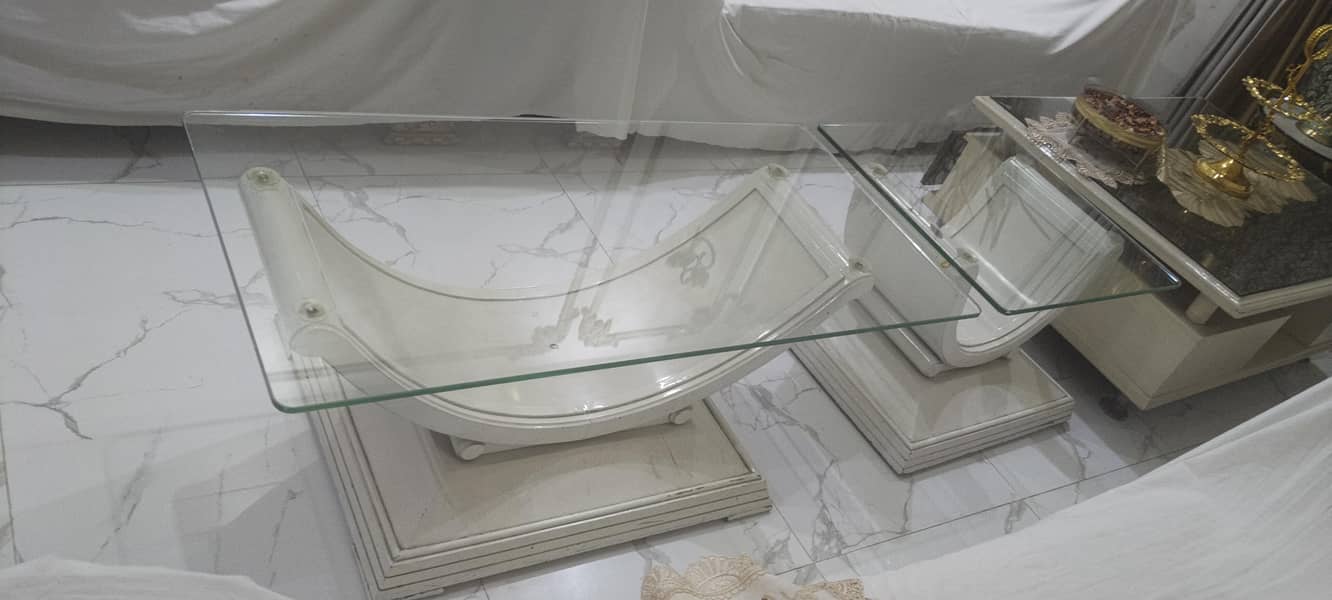 white tables 1