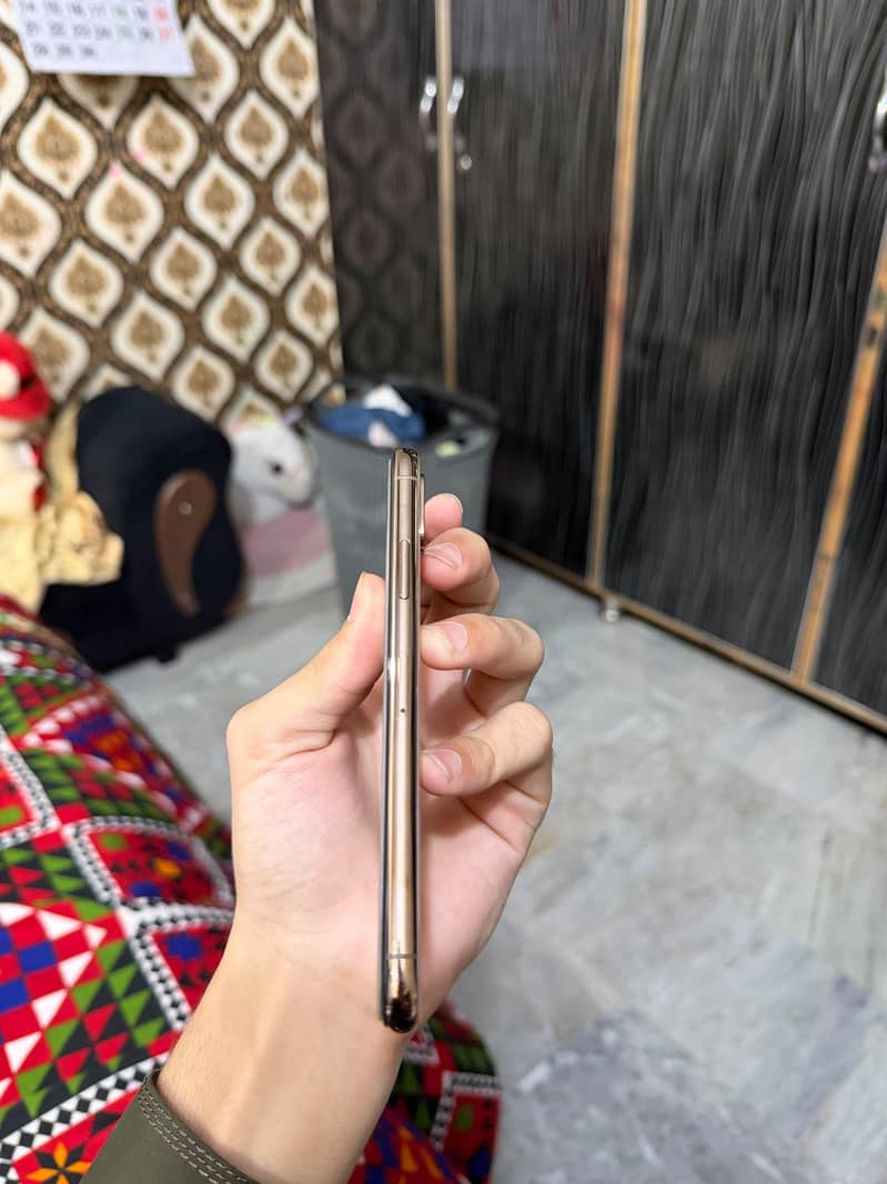 Apple iPhone XS 6