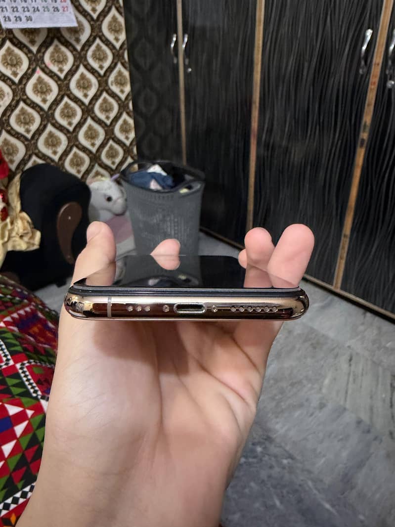 Apple iPhone XS 7