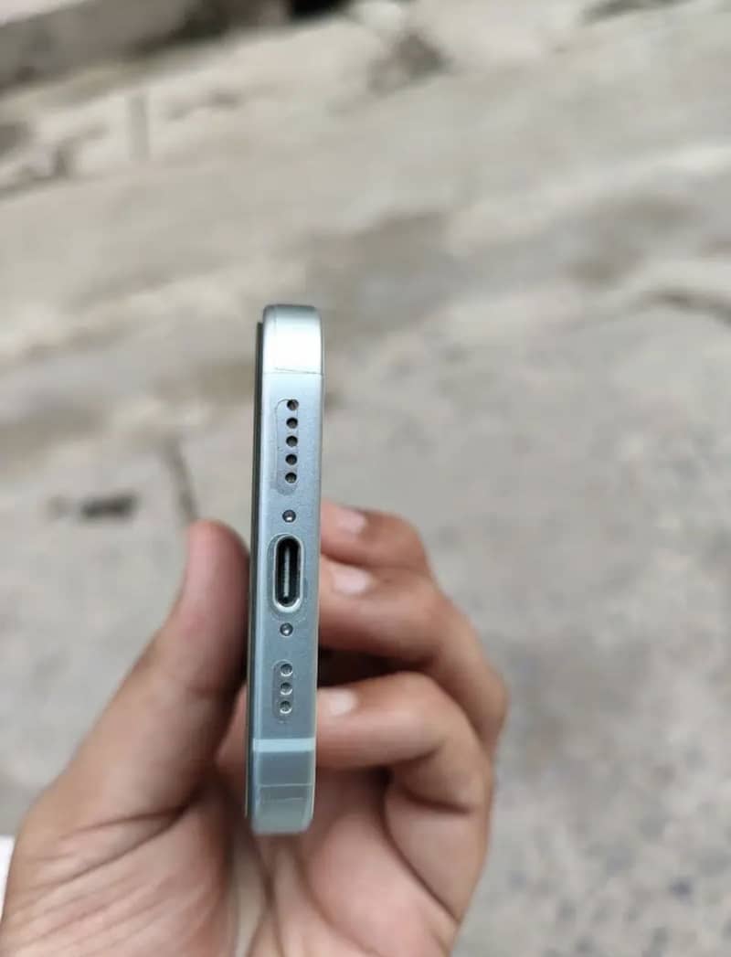 Apple iPhone 15 2