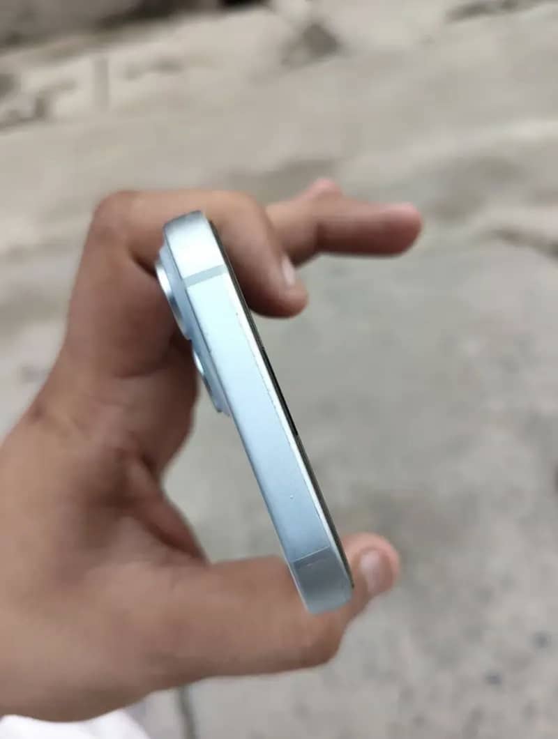 Apple iPhone 15 4