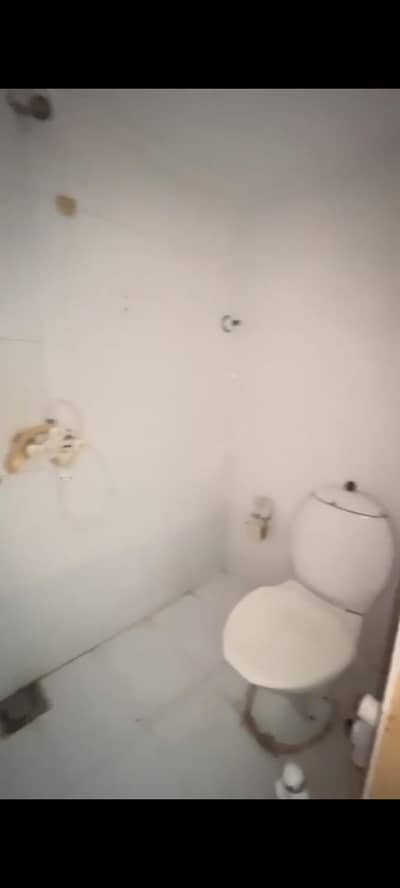 G13 ROOM FOR RENT