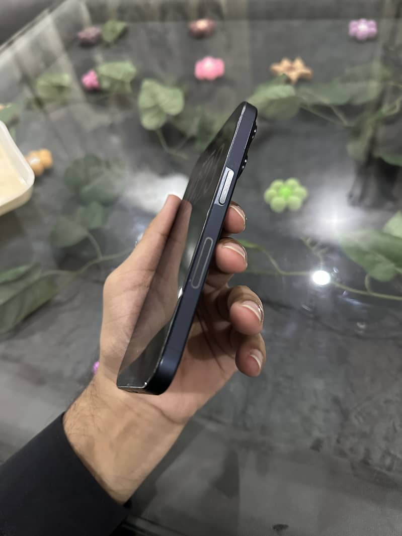 Apple iPhone 15 Pro 2