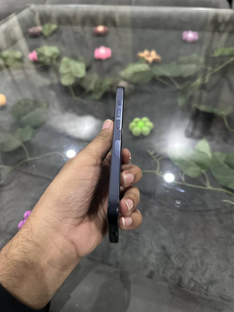 Apple iPhone 15 Pro 3
