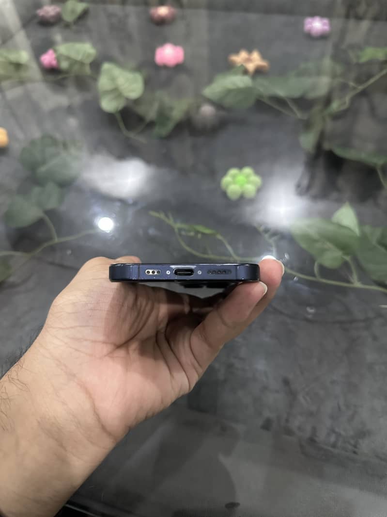 Apple iPhone 15 Pro 4