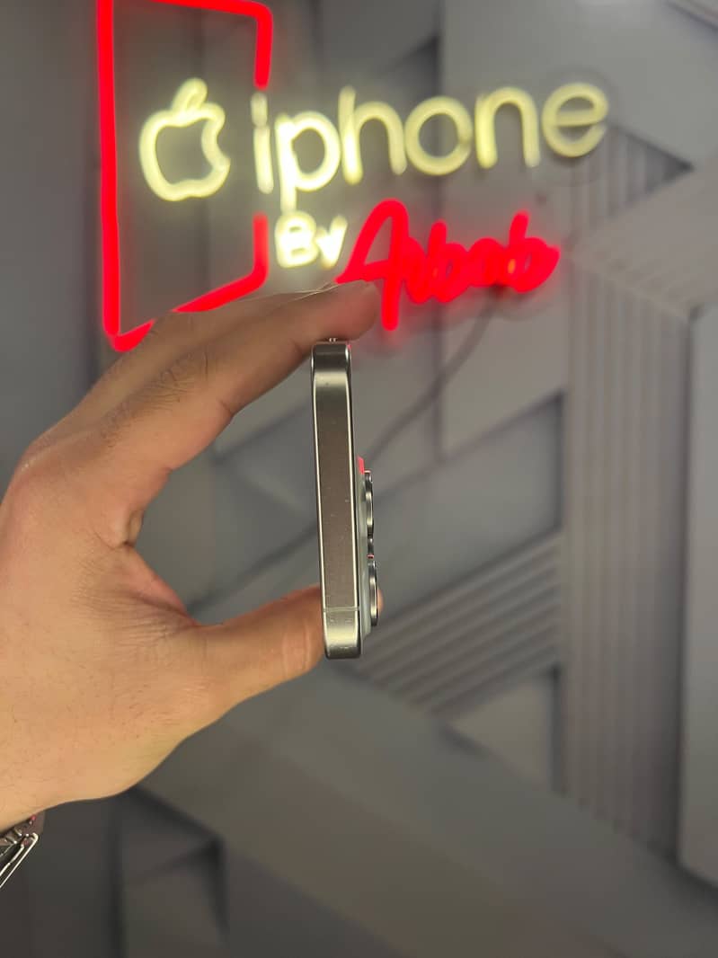 Apple iPhone 15 Pro 3
