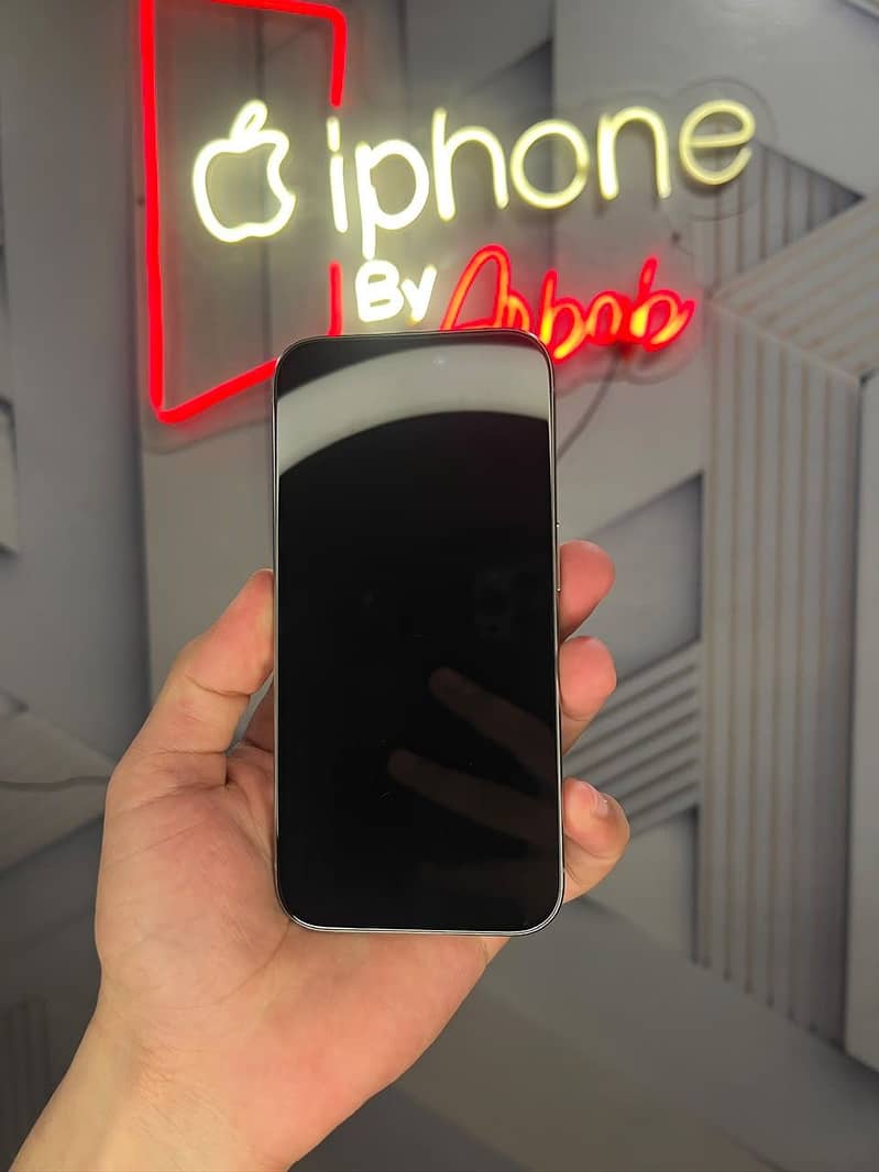 Apple iPhone 15 Pro 4