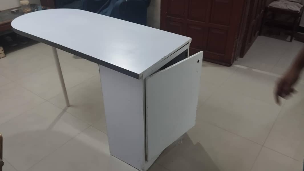 Computer and Study Table 4