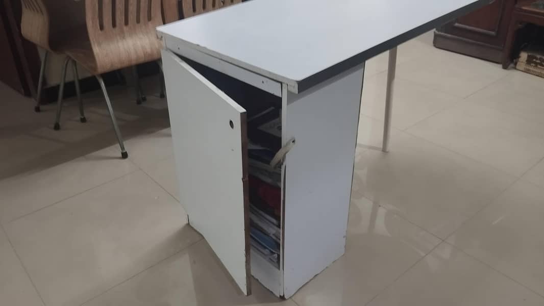 Computer and Study Table 5