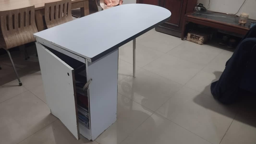 Computer and Study Table 6