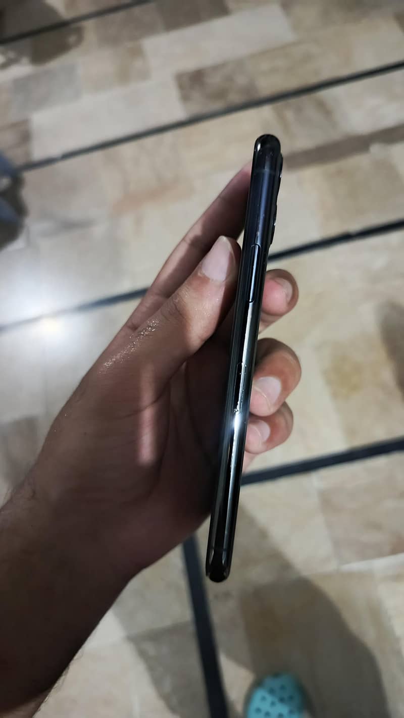 Apple iPhone 11 Pro 3