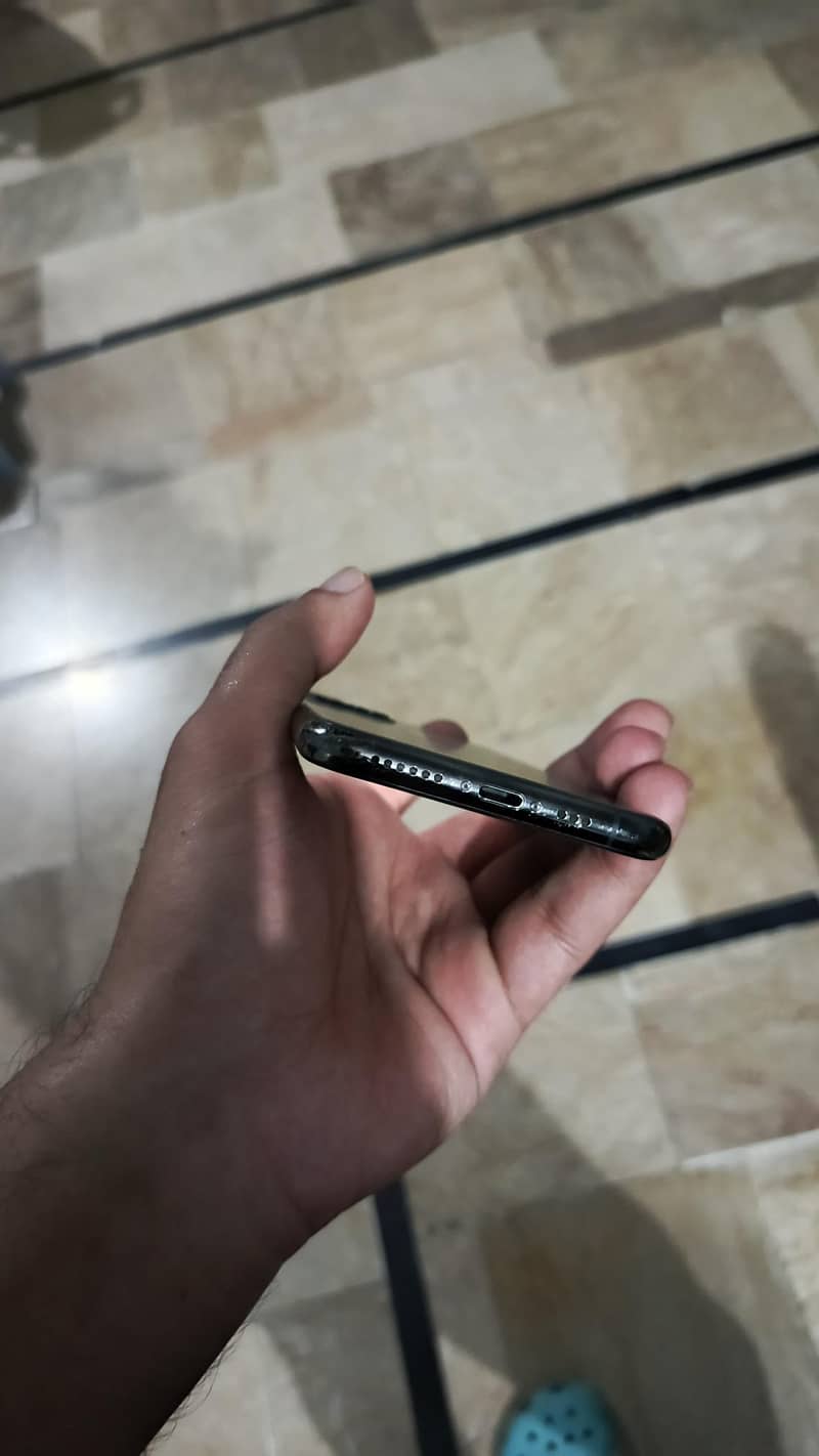 Apple iPhone 11 Pro 4