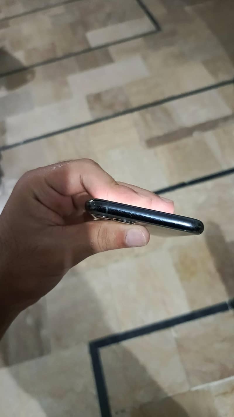 Apple iPhone 11 Pro 6