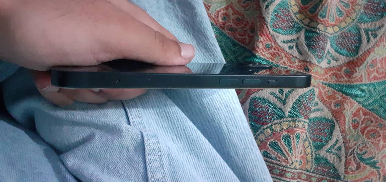 Apple iPhone 13 4