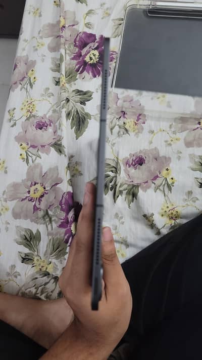 03258068238 Ipad pro 13 inch m4 wifi+cellular 512gb urgent sale
