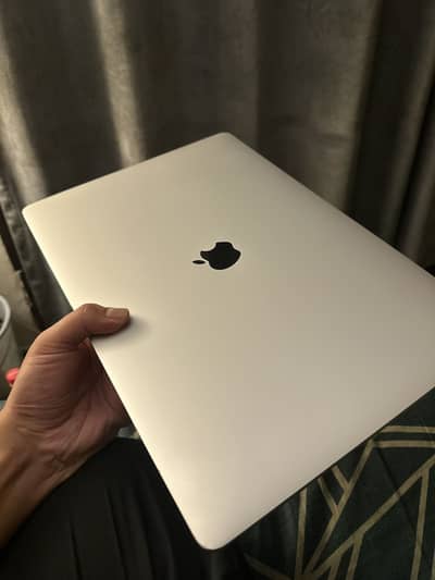 Macbook Pro 2017 15 inches scratchless exchange possible