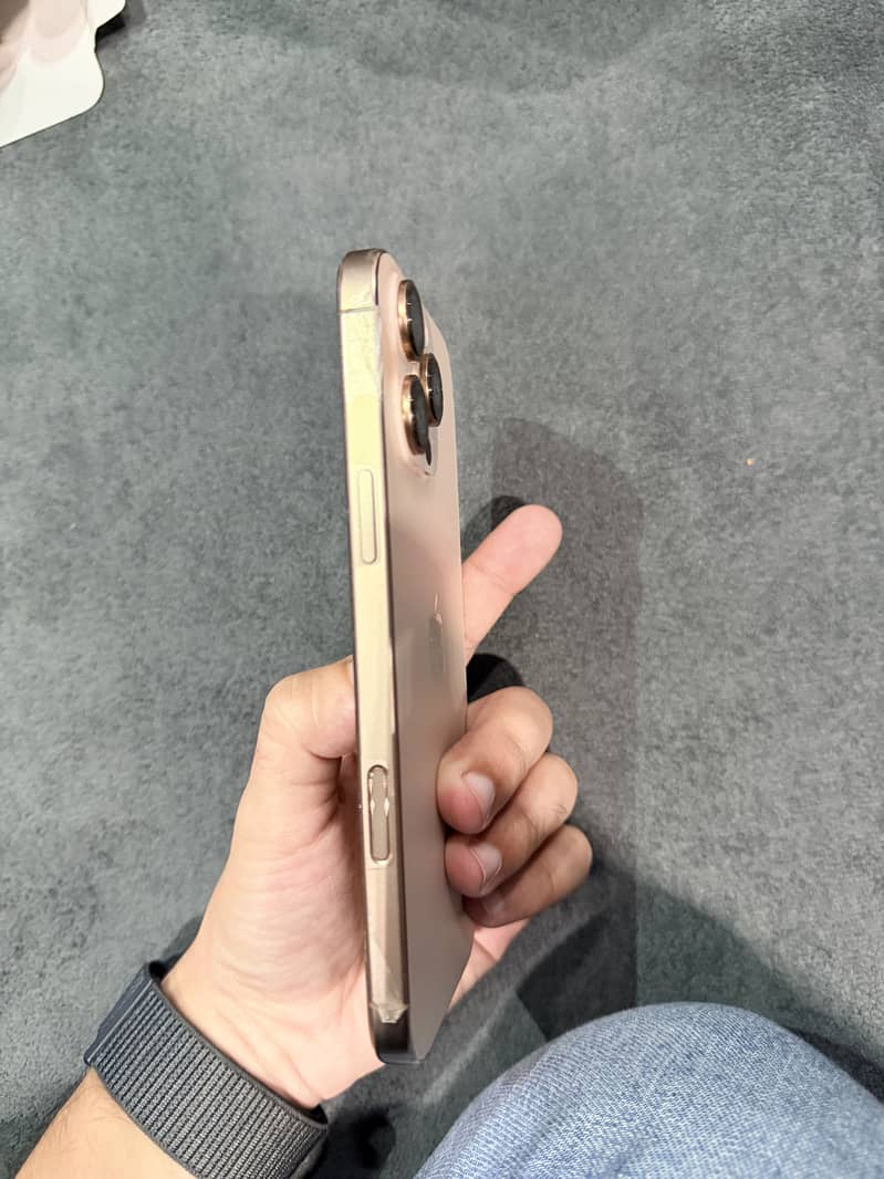 Apple iPhone 16 Pro Max 3