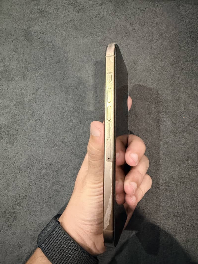 Apple iPhone 16 Pro Max 6
