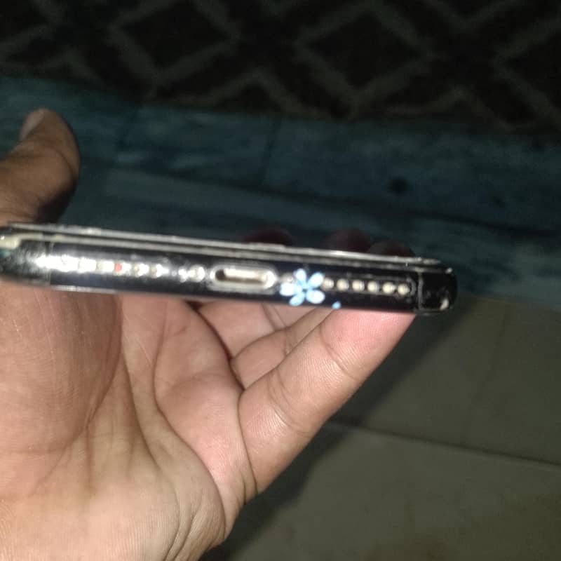 Apple iPhone X 4