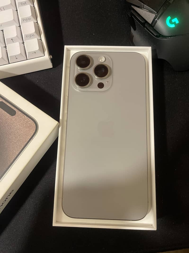 Apple iPhone 15 Pro Max 0
