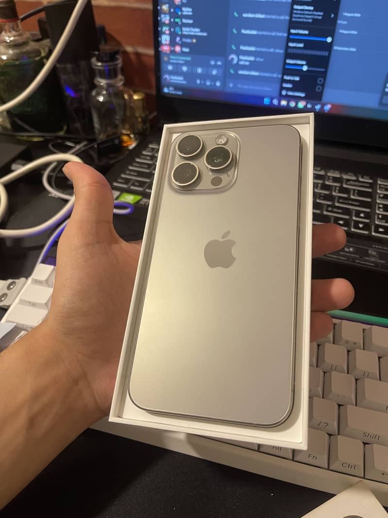 Apple iPhone 15 Pro Max 2
