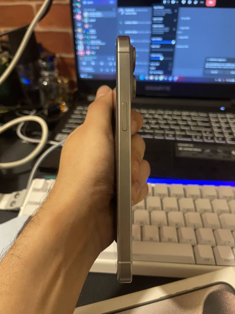 Apple iPhone 15 Pro Max 4
