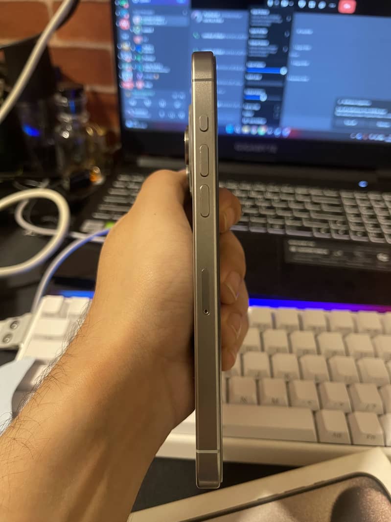Apple iPhone 15 Pro Max 6