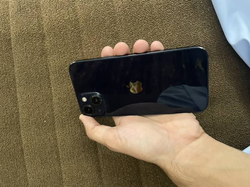 Apple iPhone 13 0