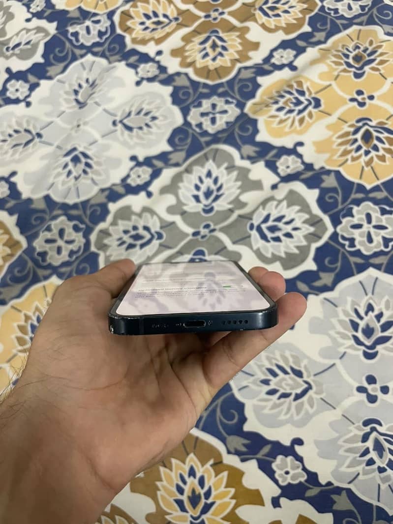 Apple iPhone 13 3