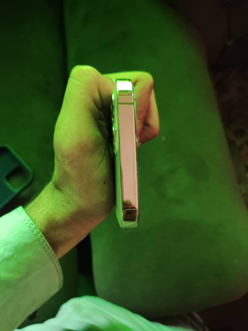 Apple iPhone 12 Pro 4