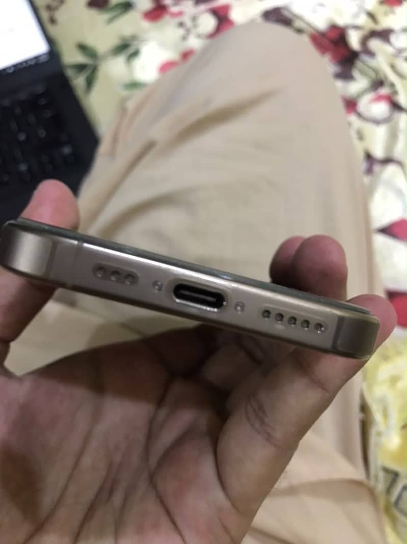 Apple iPhone 16 Pro 2