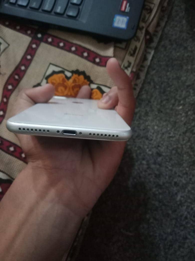 Apple iPhone 8 Plus 1
