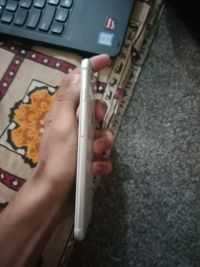 Apple iPhone 8 Plus 3