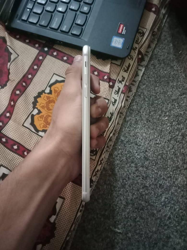 Apple iPhone 8 Plus 4