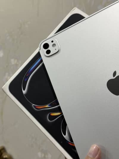 iPad M5 Complete Box