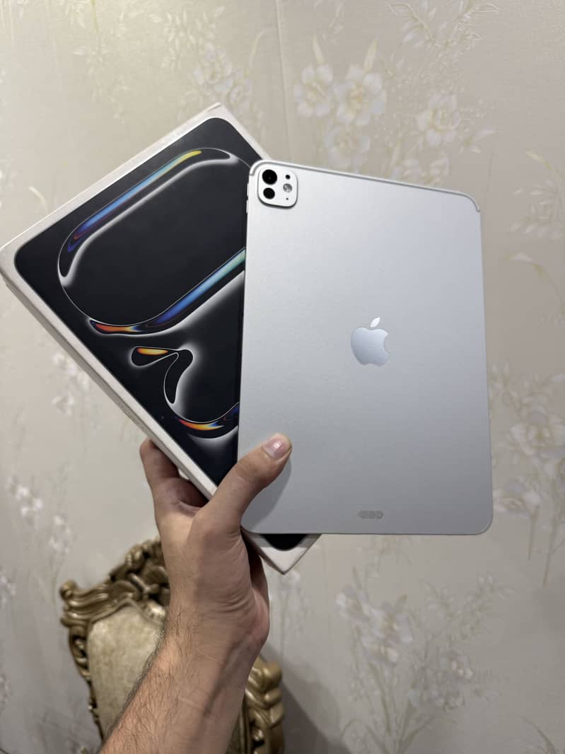 iPad M5 Complete Box 2