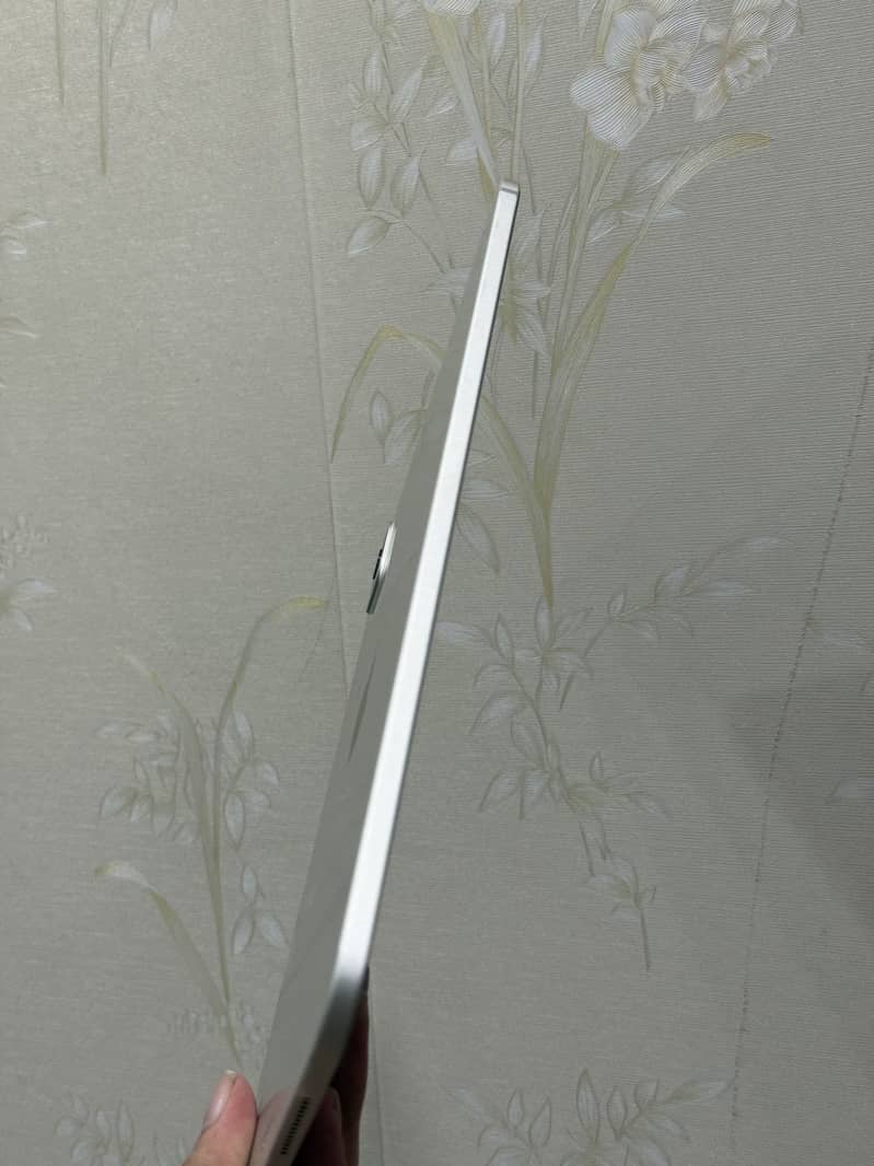 iPad M5 Complete Box 3