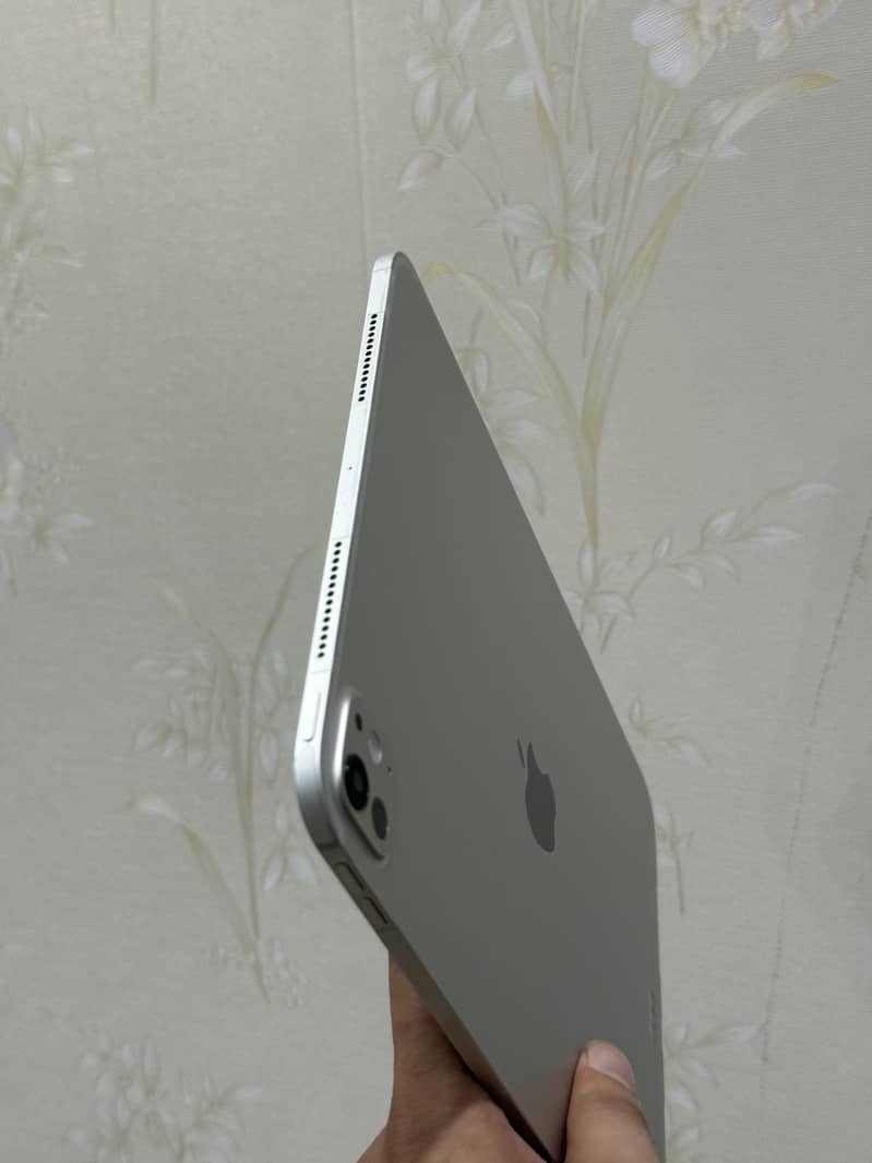 iPad M5 Complete Box 4