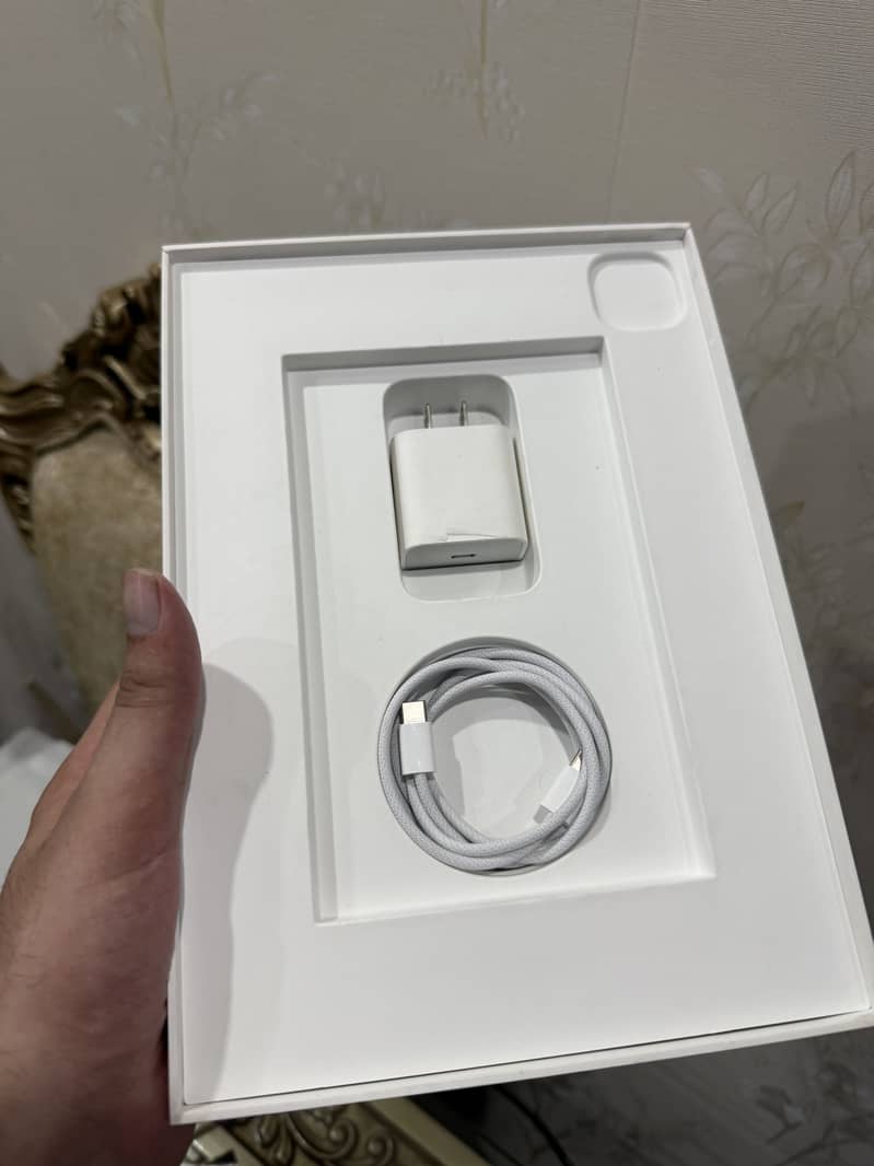 iPad M5 Complete Box 7