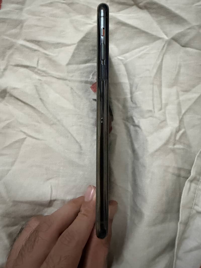 Apple iPhone 11 Pro Max 1