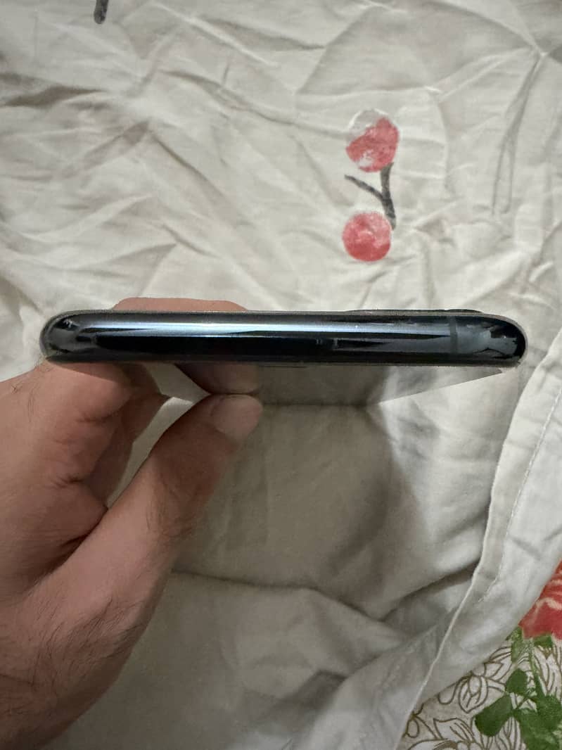 Apple iPhone 11 Pro Max 4