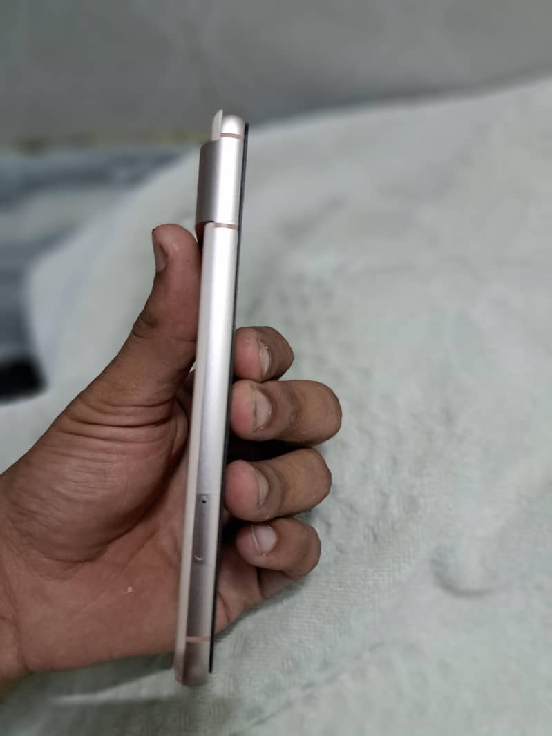 Google Pixel 8 4