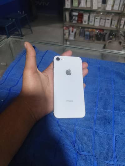 IPHONE 8  USE