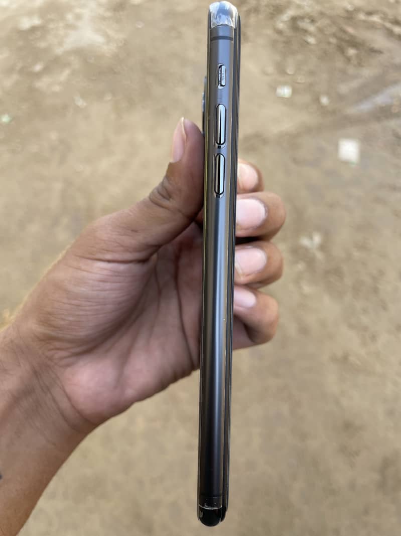Apple iPhone 11 Pro Max 3